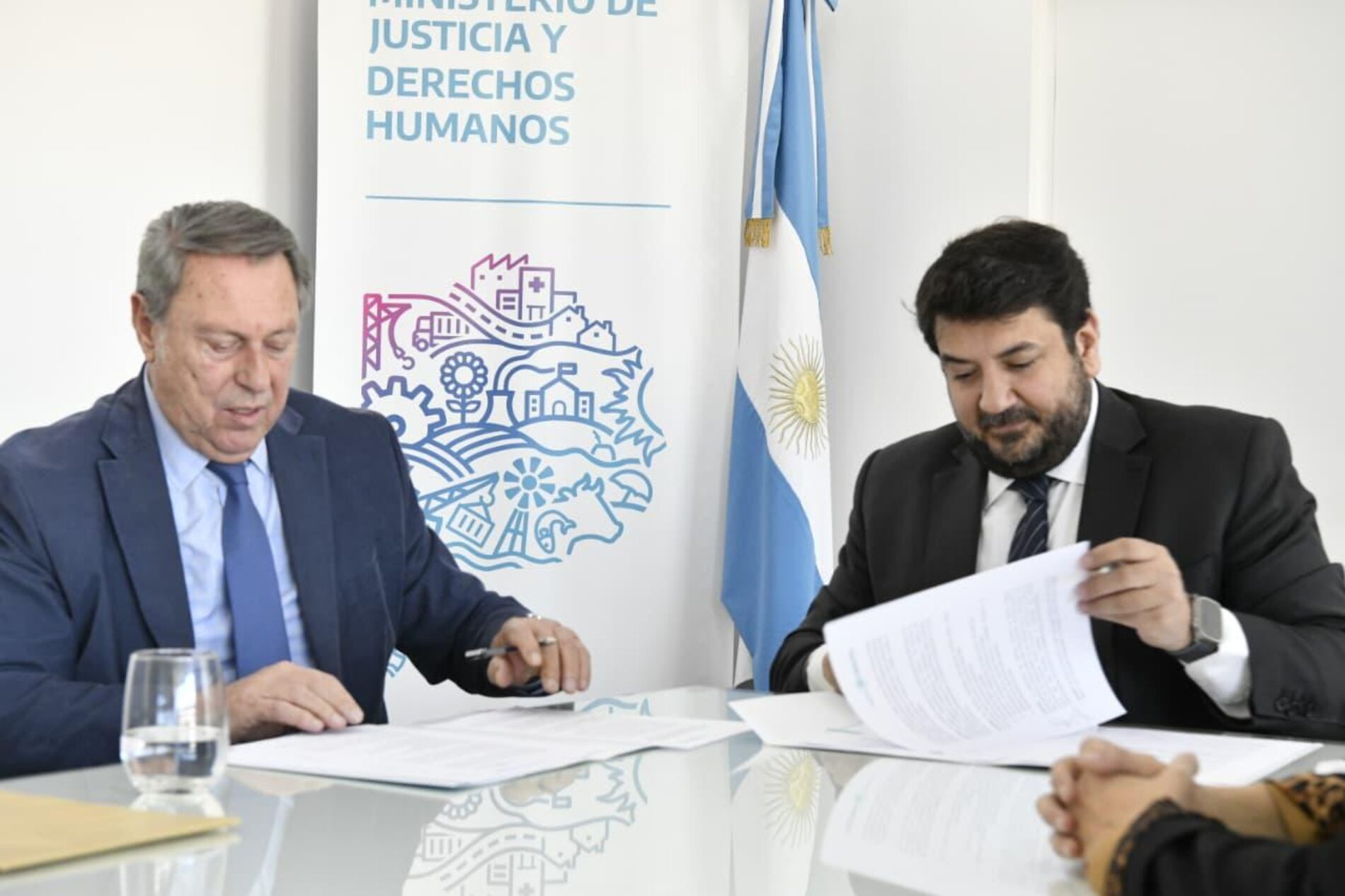 Convenio con el ministerio de justicia de la provincia bonaerense, poniendo en marcha el programa de capacitación para personas con detención domiciliaria.